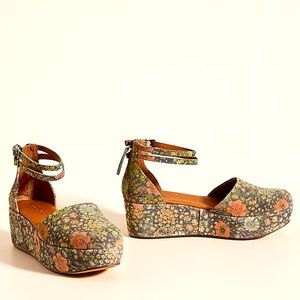 Free People Daphne Gee Wawa floral print flatforms platforms— NEVER WORN